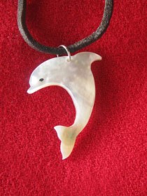 mother_of_pearl_dolphin_necklace