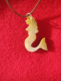 mother_of_pearl_mermaid_necklace