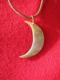 mother_of_pearl_moon_necklace
