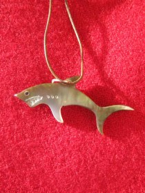 mother_of_pearl_shark_necklace